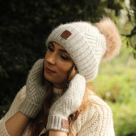 Bonnet chaud en cachemire pour femme avec pompon en fausse fourrure – Bonnet d'hiver doux, cadeau parfait pour elle