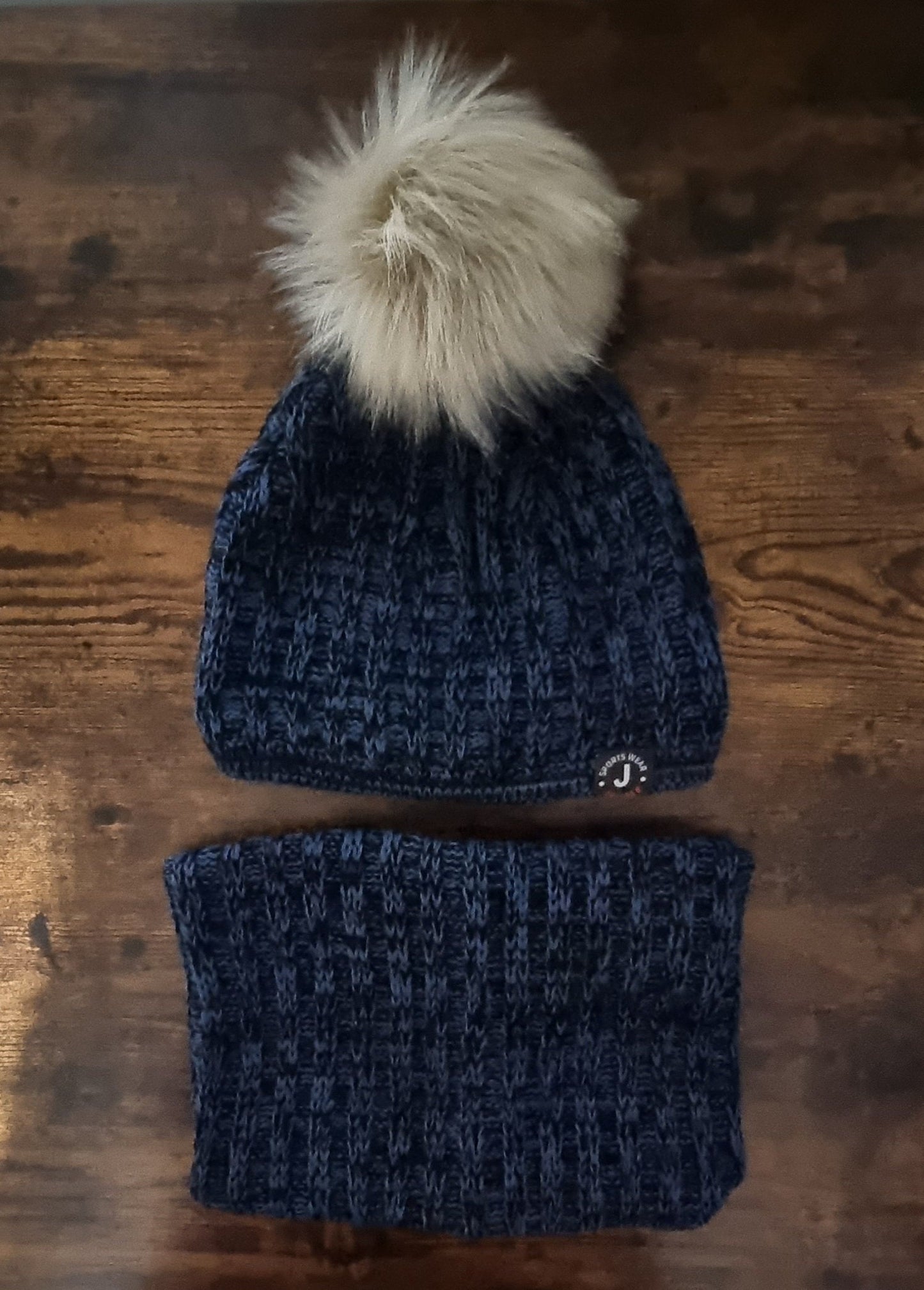 Veganfreundliches Set aus Strickmütze und Halswärmer für Damen, dickes Winterset, Wintermütze und Halswärmer-Set für Damen und Mädchen.