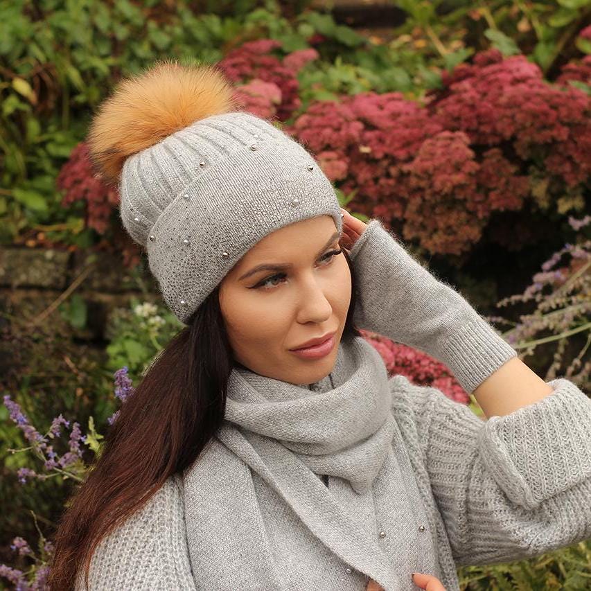 Bonnet d'hiver en cachemire à pompon pour femme, bonnet en cachemire à double couche avec perles brodées, cadeau pour elle