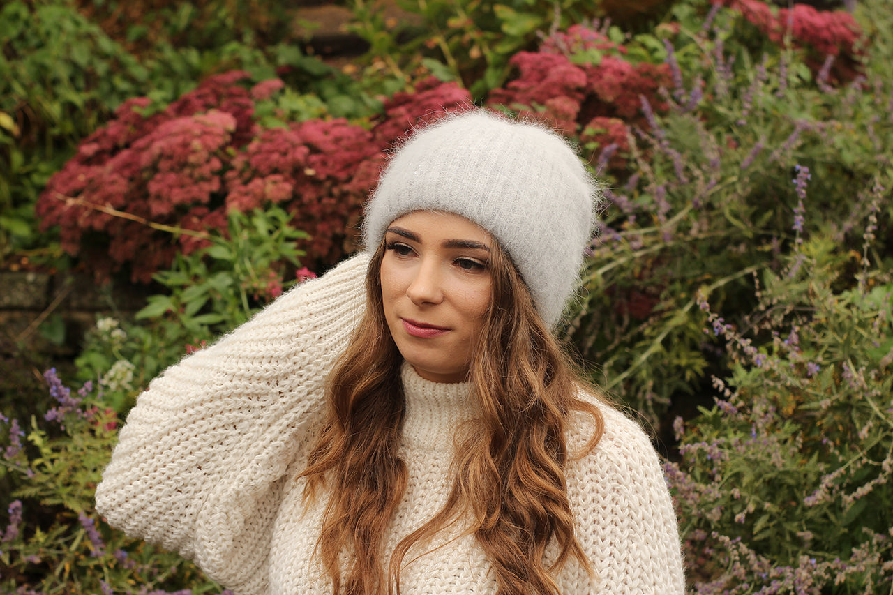  Cashmere Hats Collection – premium winter hats without pom poms, designed for a sleek and minimalist look. Crafted from high-quality cashmere, these soft and warm beanies offer a comfortable fit and timeless style for everyday wear