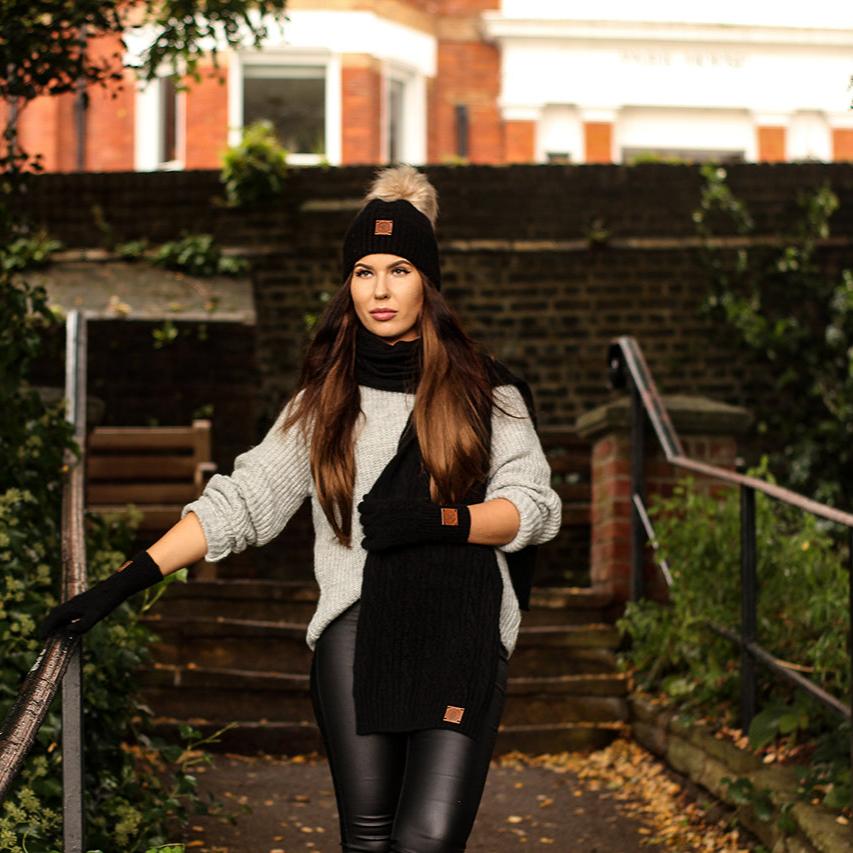 black Cashmere faux fur pom pom beanie