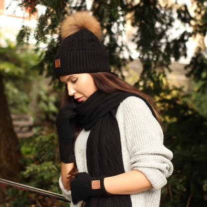 Berretto in cashmere con pompon in vera pelliccia