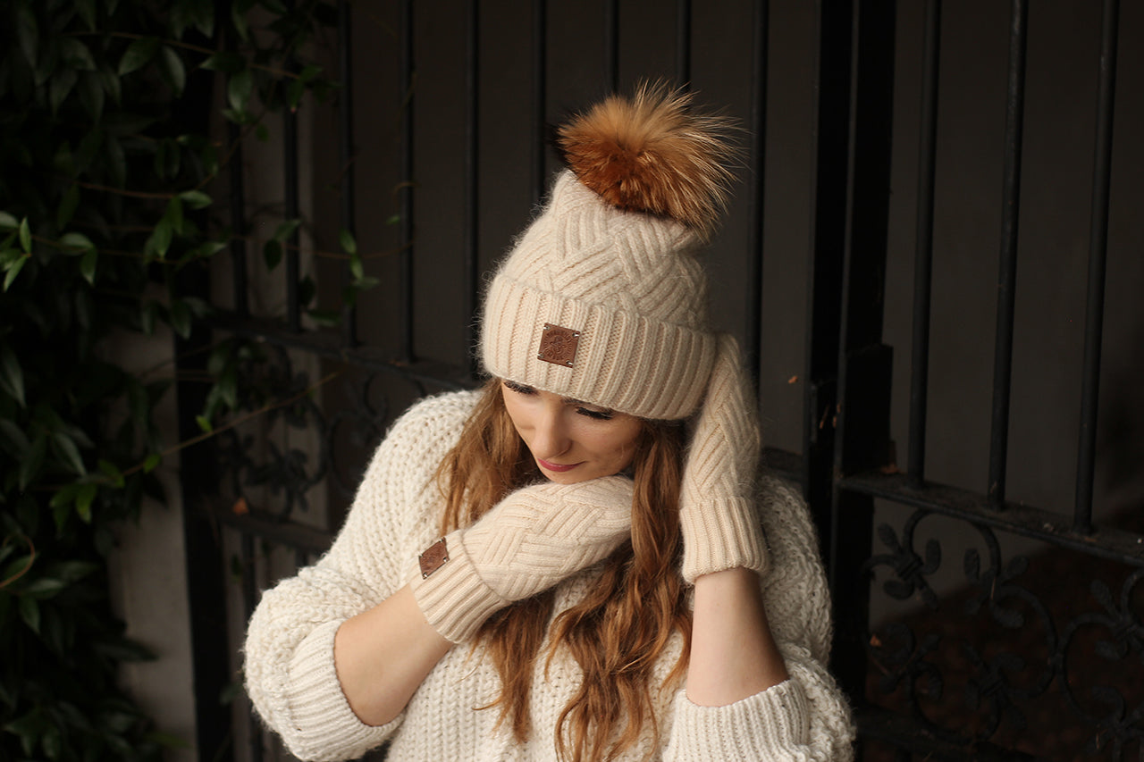 Women's cashmere hat and mittens set, Fox fur pom pom cashmere hat,Warm and soft winter cashmere set for women's. Luxurious Gift for her.