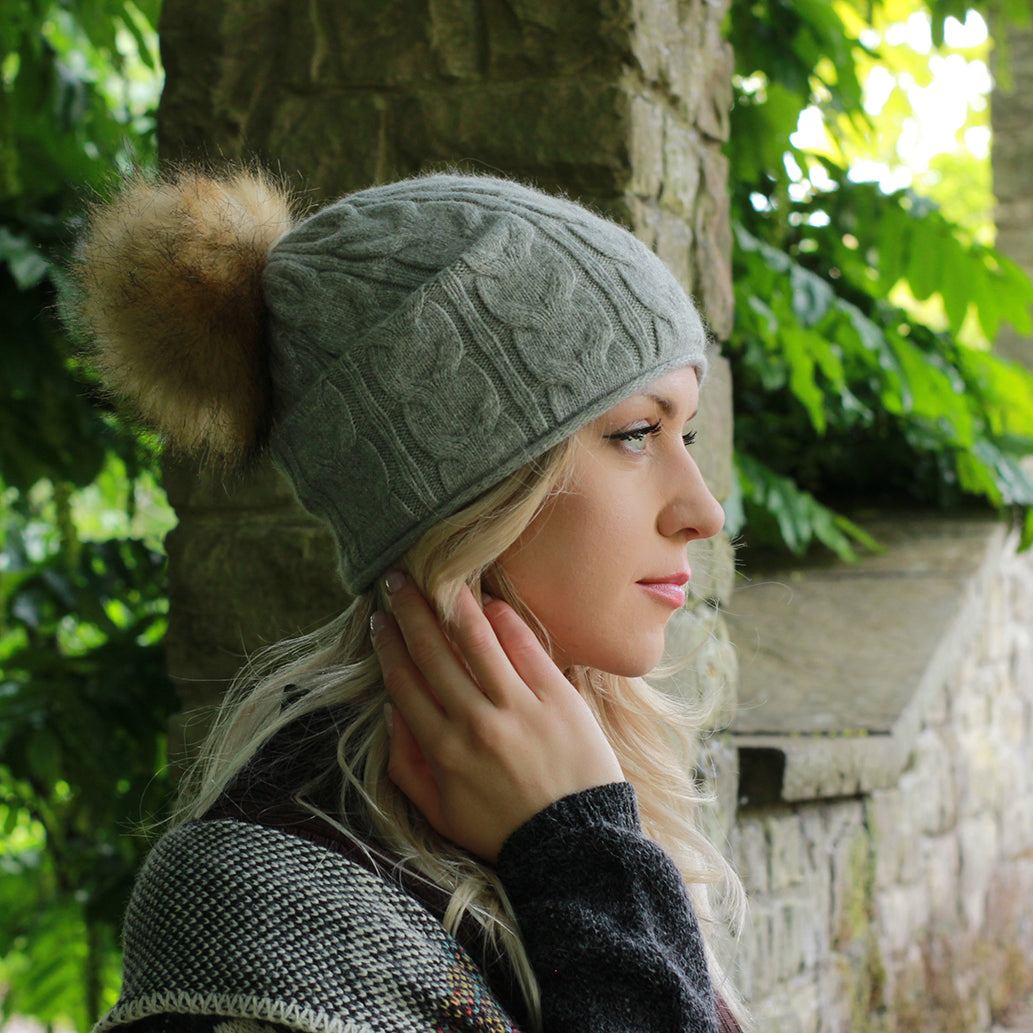 Damen Winter Kaschmir Slouchy Kunstfell Pom Pom Mütze, Kaschmir doppellagige warme Beanie, Geschenk für Sie
