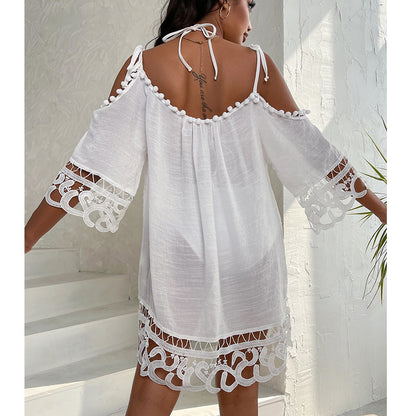 Tenue de plage blanche courte et brodée – une tenue estivale élégante