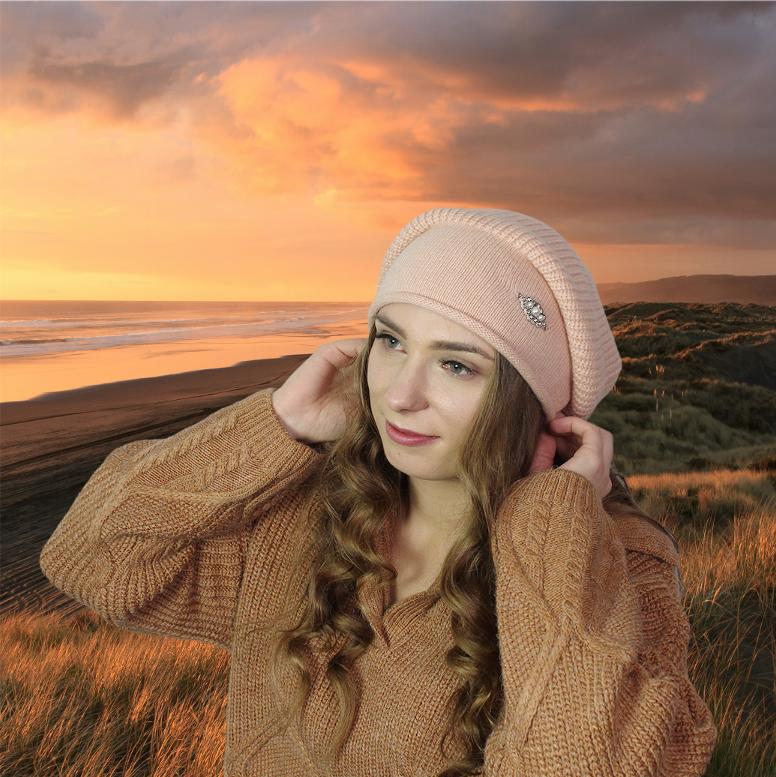 peach Women's winter woolen slouchy hat