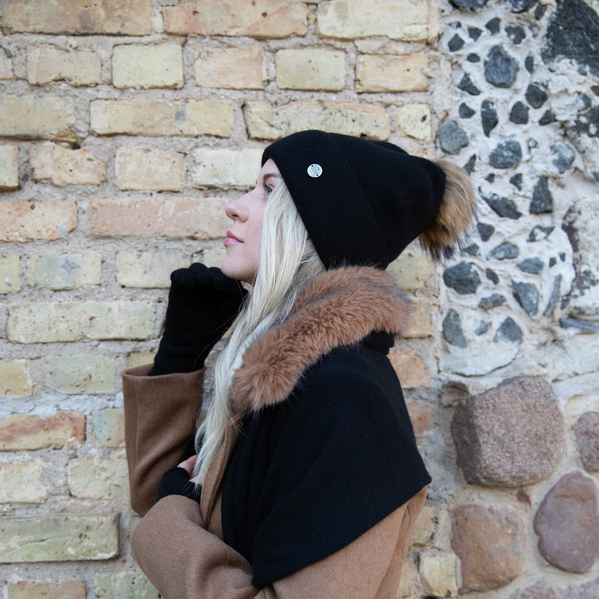 black 100% Mulberry Silk Lined Cashmere Hat – Fox Fur Pom Pom