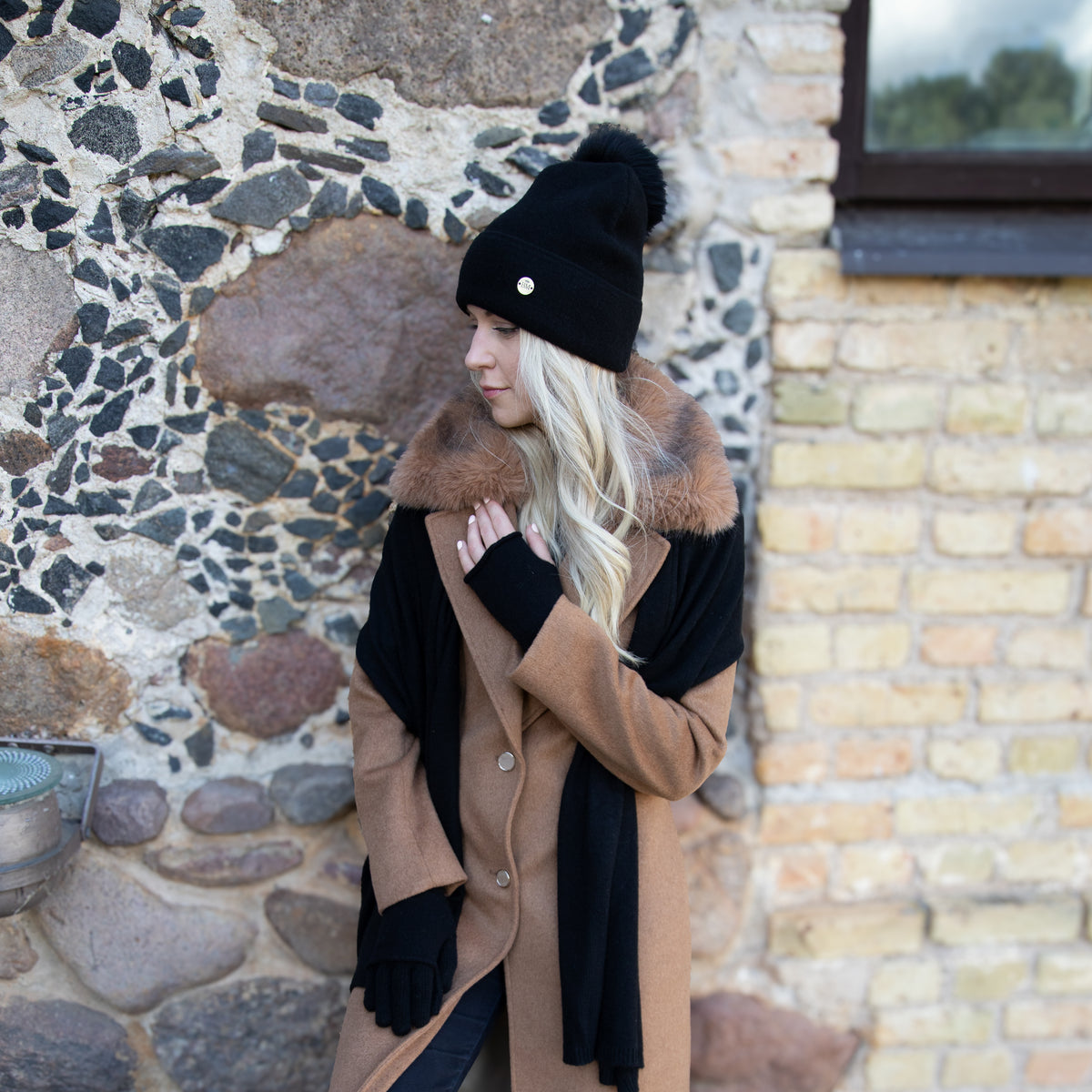 black 100% Mulberry Silk Lined Cashmere Hat – Fox Fur Pom Pom