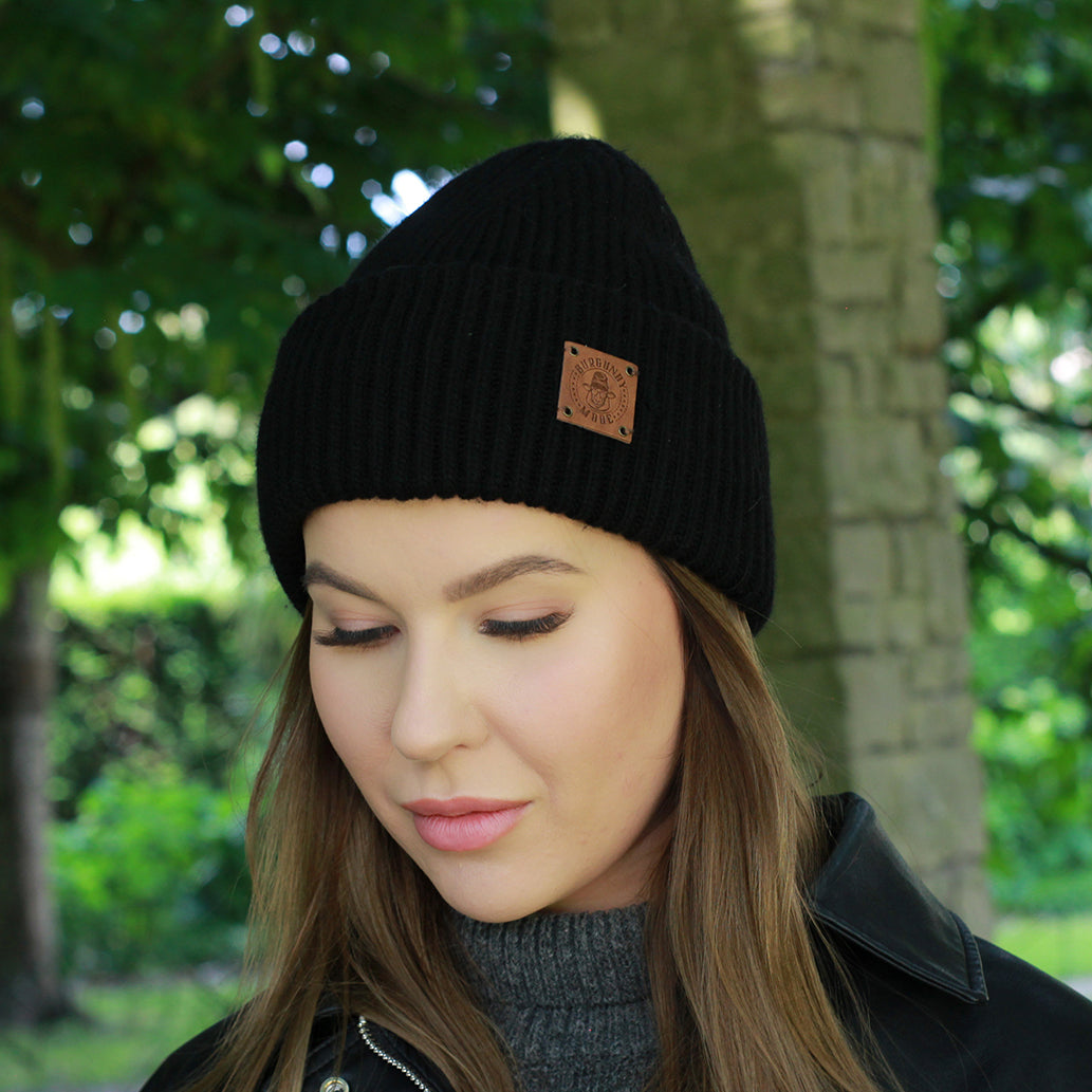 back Women’s cashmere beanie with 100% Thai silk lining – soft, warm, anti-static, frizz-free, protects curls & scalp, perfect for sensitive wear