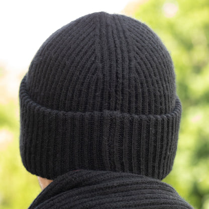 black 100% Pure Silk-Lined Men’s Cashmere Beanie