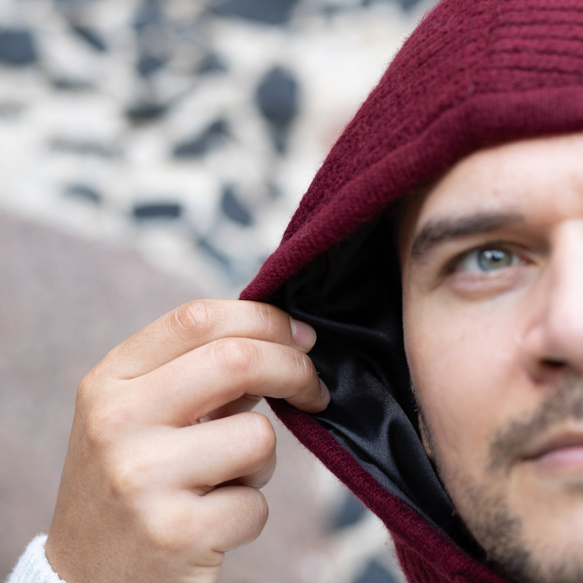 burgundy Men’s 100% Mulberry Silk-Lined Cashmere Hooded Hat