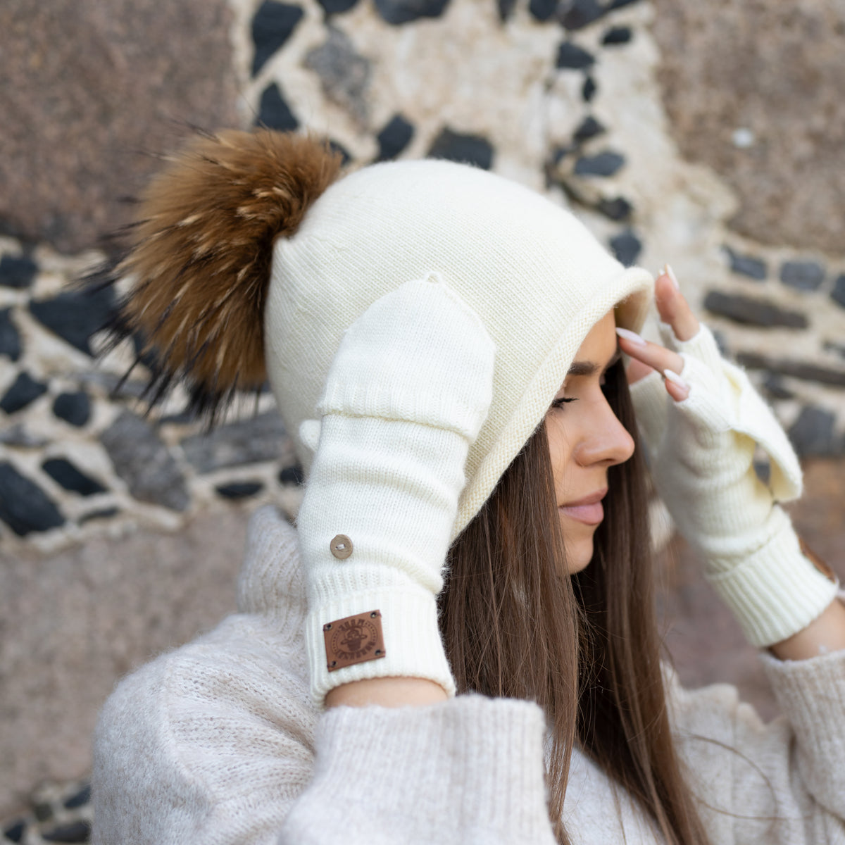 Women’s Cashmere Winter Hat With Real Fox Fur