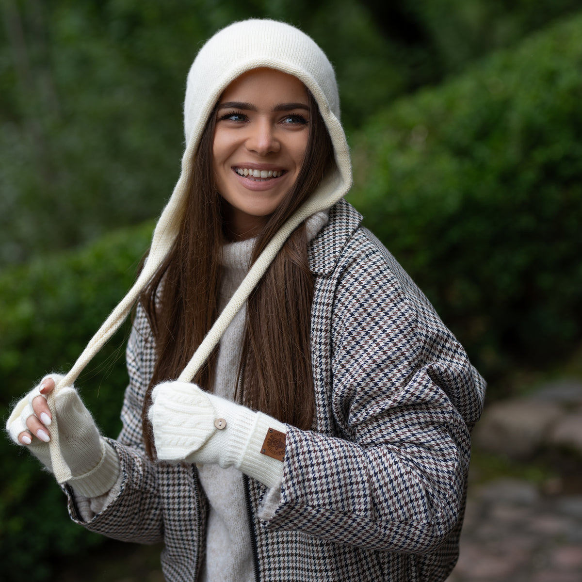 white Women’s Cashmere Winter Hat