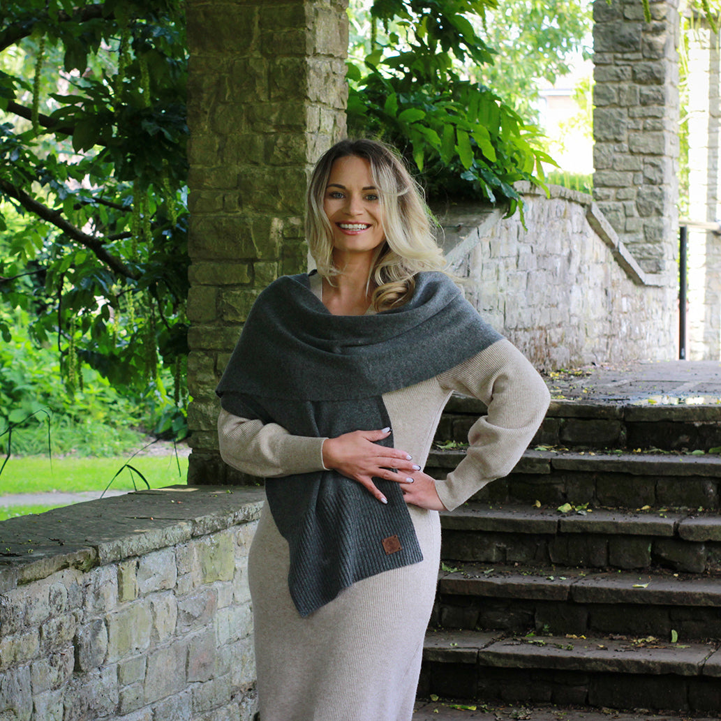 dark grey Long and Wide Cashmere Scarf for Women & Men – Soft, Warm Winter Wrap, Elegant Gift for Her or Him, Cozy Unisex Accessory for Cold Weather