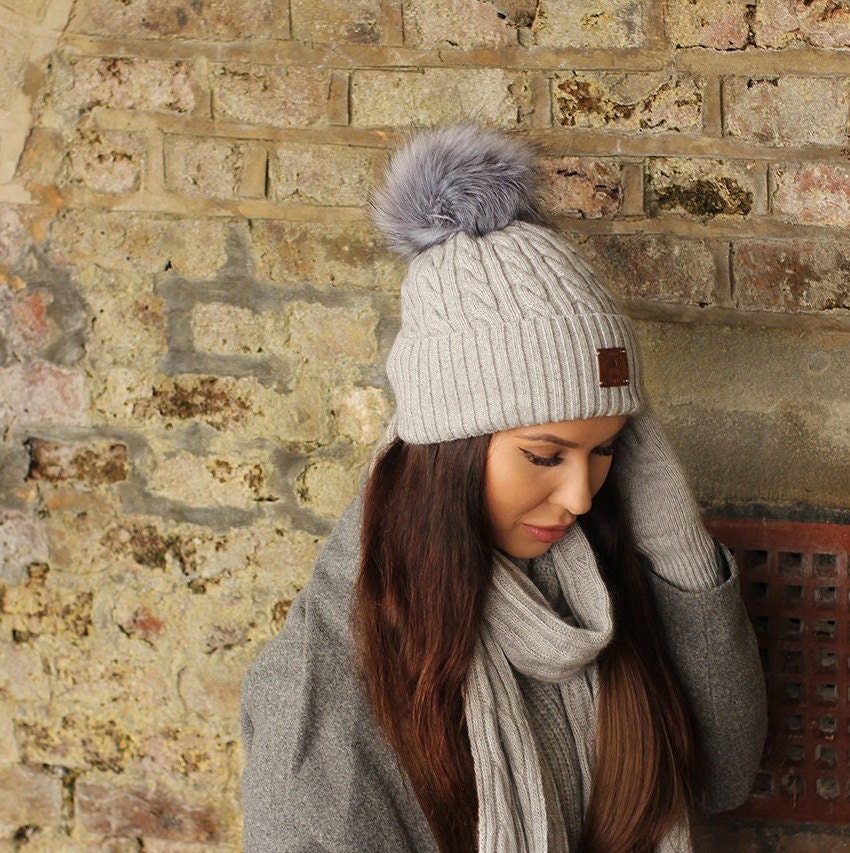 Kaschmir-Set für Damen: Bommelmütze, Handschuhe, Schal, Strickset, gemütliches und weiches Winter-Kaschmir-Set für Damen. Geschenk für sie.