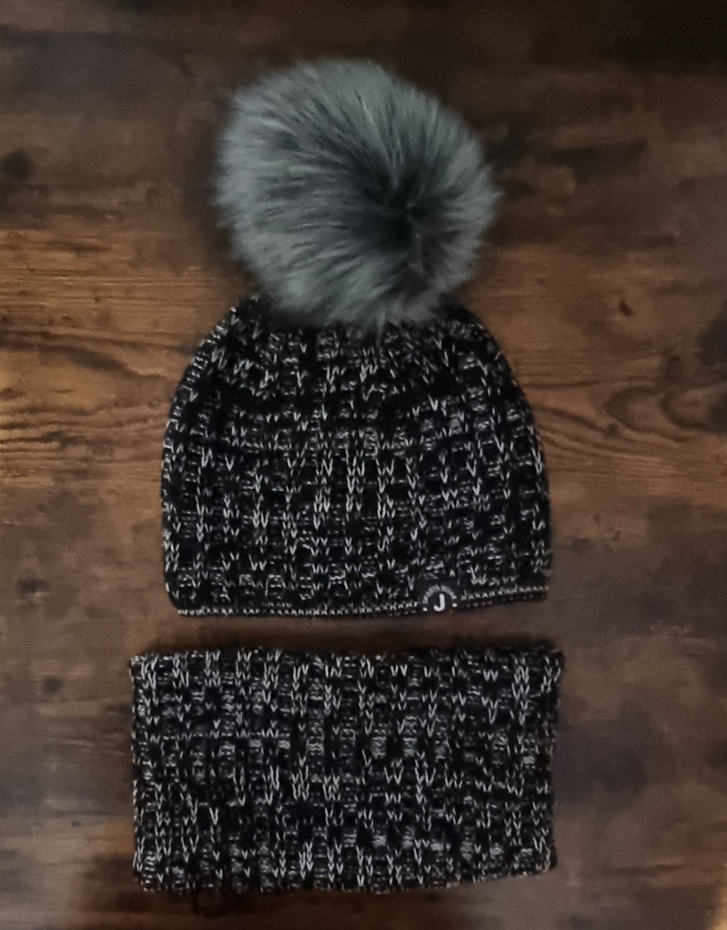 Veganfreundliches Set aus Strickmütze und Halswärmer für Damen, dickes Winterset, Wintermütze und Halswärmer-Set für Damen und Mädchen.