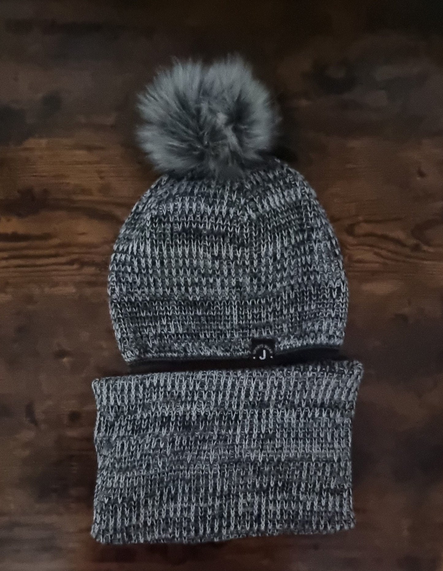 Veganfreundliches Set aus Strickmütze und Halswärmer für Damen, dickes Winterset, Wintermütze und Halswärmer-Set für Damen und Mädchen.