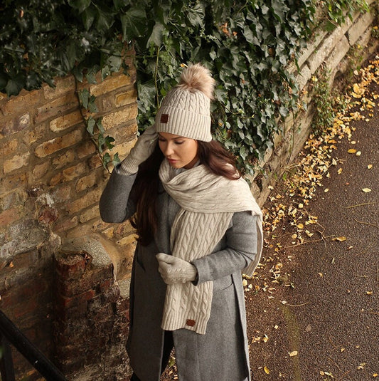 Ensemble cachemire : bonnet, gants, écharpe, bonnet à pompon en fausse fourrure, ensemble tricot, ensemble cachemire d'hiver pour femme confortable et super doux.