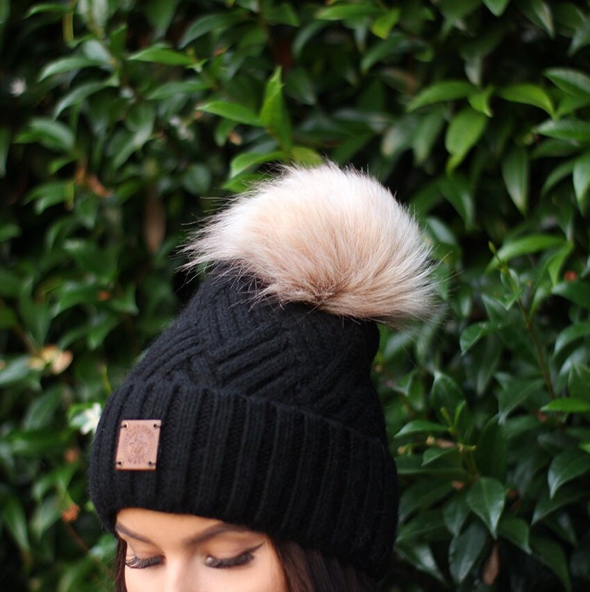 Bonnet chaud en cachemire pour femme avec pompon en fausse fourrure – Bonnet d'hiver doux, cadeau parfait pour elle