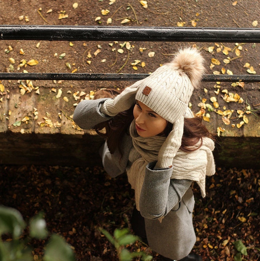 Kaschmir-Set für Damen: Bommelmütze, Handschuhe, Schal, Strickset, gemütliches und weiches Winter-Kaschmir-Set für Damen. Geschenk für sie.