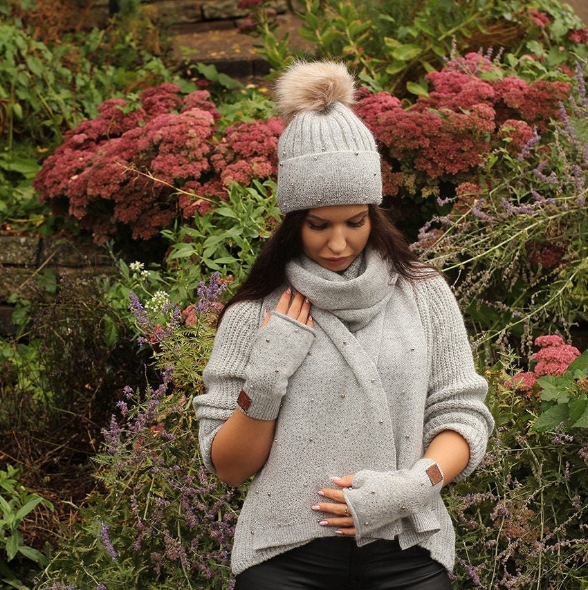 Ensemble cachemire : bonnet, gants, écharpe, bonnet à pompon en fausse fourrure, ensemble tricot, ensemble cachemire d'hiver pour femme confortable et super doux.