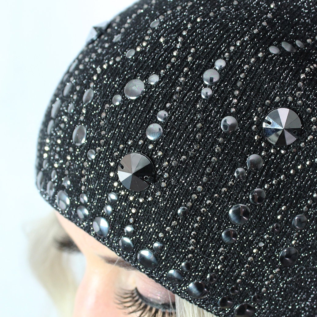 Ensemble brodé en cachemire pour femme : Bonnet à pompon en fausse fourrure brodé et gants sans doigts, Cadeau pour elle