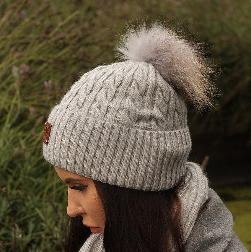 Ensemble en cachemire pour femme : bonnet à pompon en fourrure de renard, gants, écharpe, ensemble en tricot, ensemble d'hiver en cachemire pour femme, confortable et doux. Cadeau pour elle.