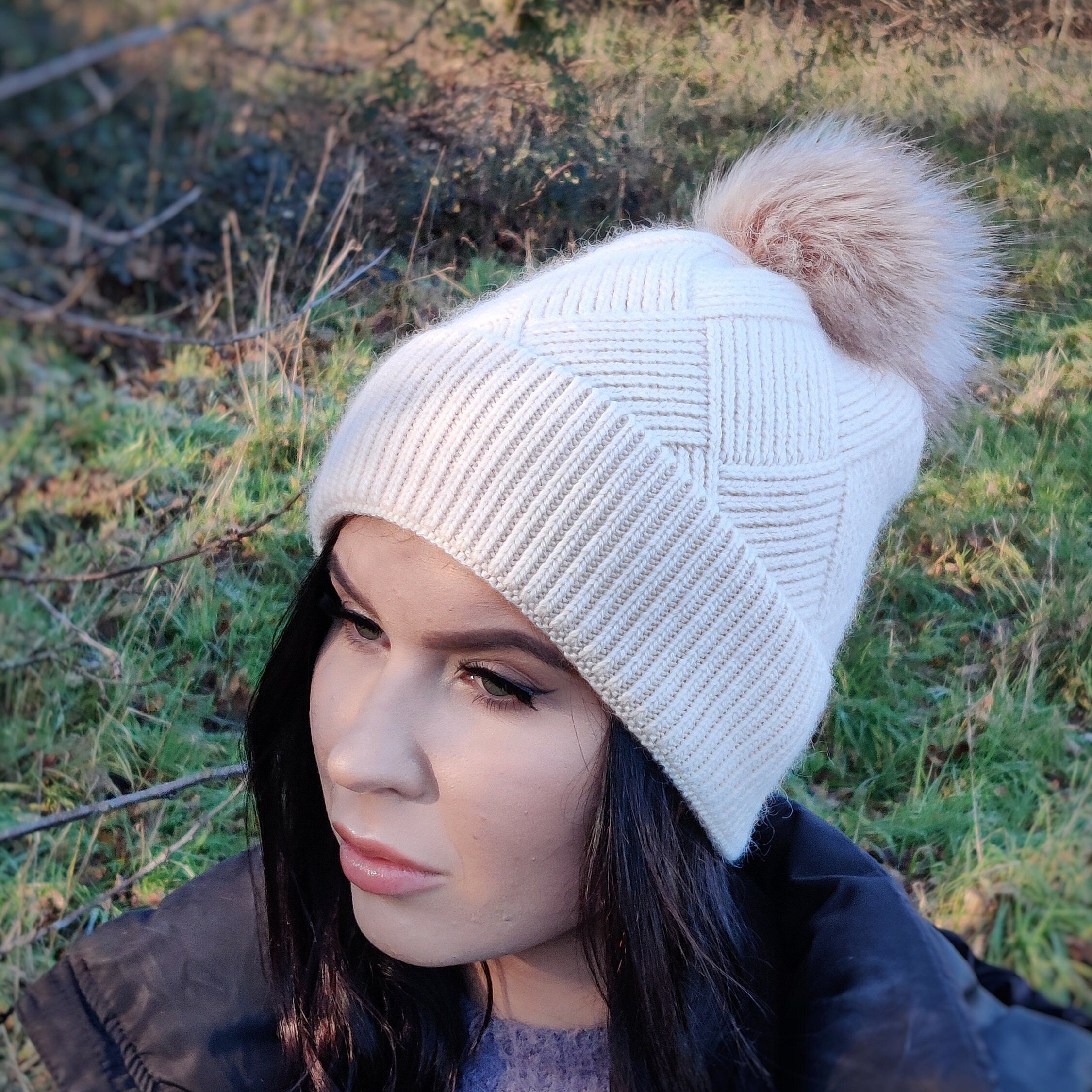 Bonnet d'hiver pour femme avec pompon en fausse fourrure de cachemire, bonnet en cachemire de couleur unie, cadeau pour elle.