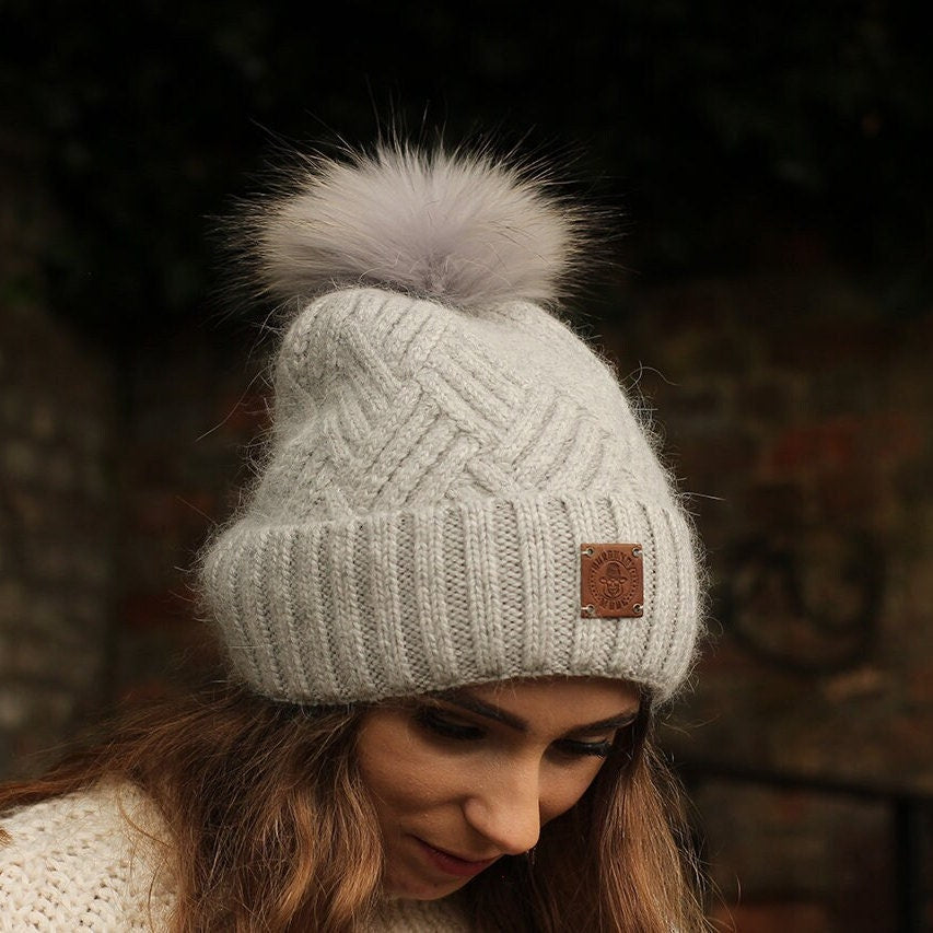 Warm Cashmere Women's Beanie with Fox Fur Pom Pom – Soft Winter Hat, Perfect Gift for Her