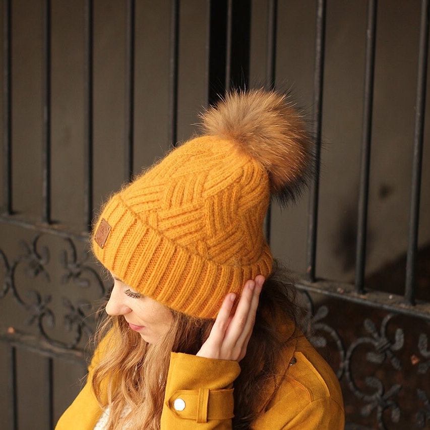 Warm Cashmere Women's Beanie with Fox Fur Pom Pom – Soft Winter Hat, Perfect Gift for Her