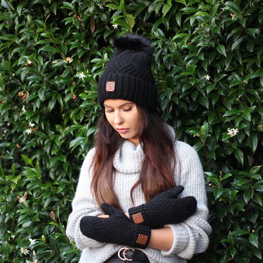 Black Women's cashmere hat and mittens set, Fox fur pom pom cashmere hat,Warm and soft winter cashmere set for womens. Gift for her.