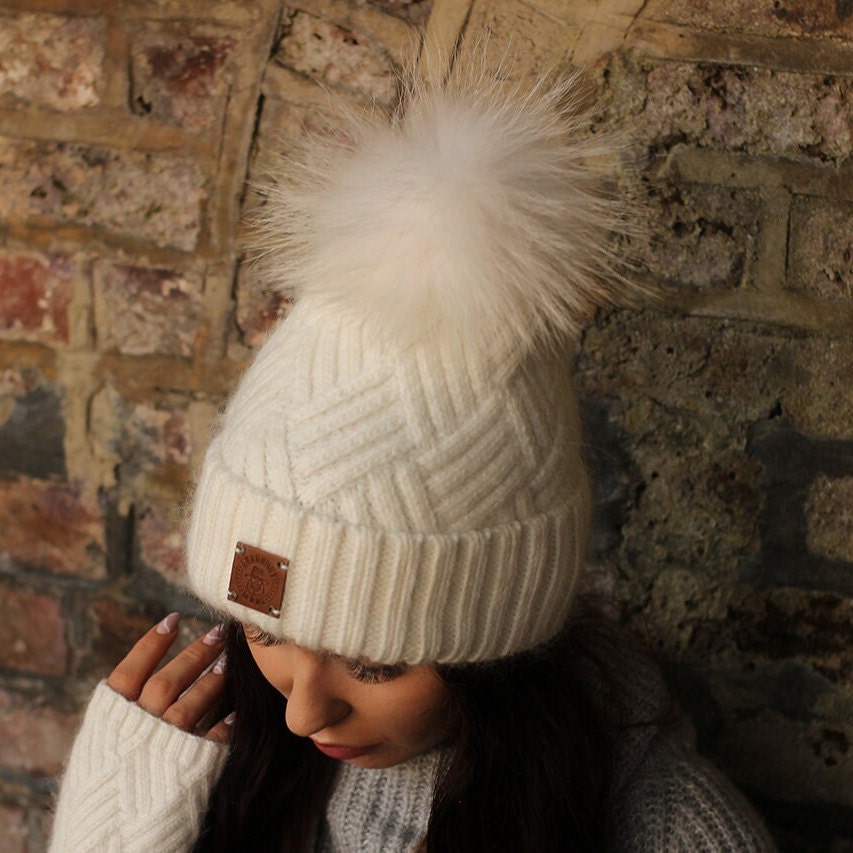 Warm Cashmere Women's Beanie with Fox Fur Pom Pom – Soft Winter Hat, Perfect Gift for Her