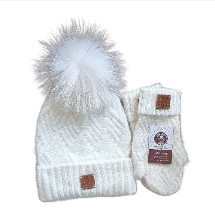 Set aus Kaschmirmütze und Fäustlingen für Damen, Kaschmirmütze mit Fuchspelzbommel, warmes und weiches Winter-Kaschmirset für Damen. Geschenk für sie.