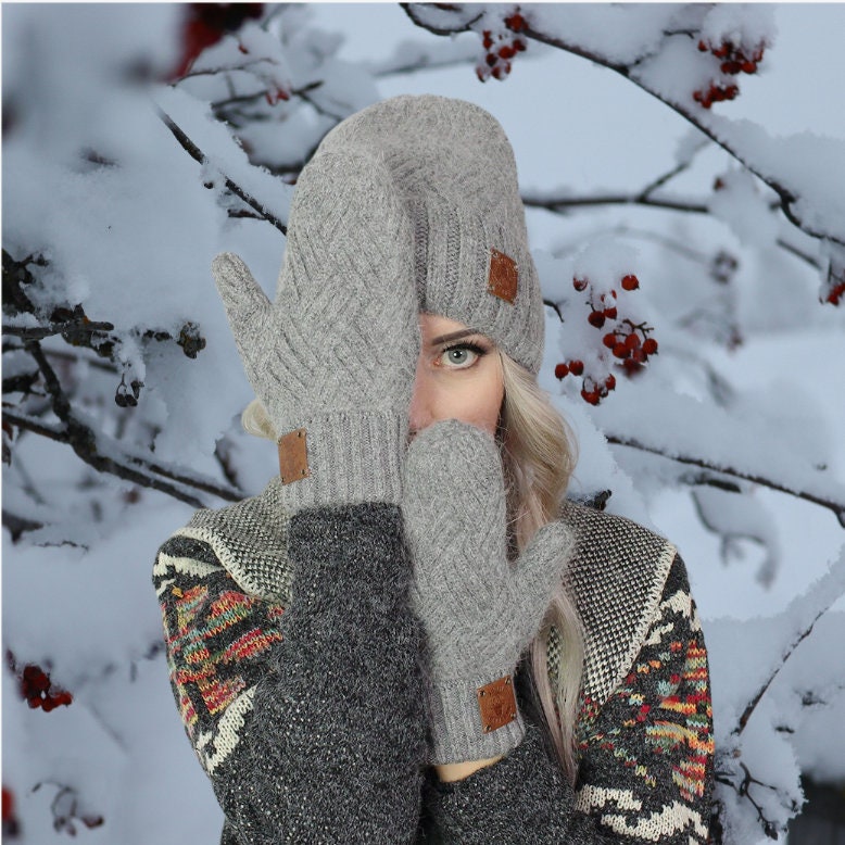 Grey Women's cashmere hat and mittens set, Cashmere hat, Warm and soft winter cashmere set for womens. Gift for her.