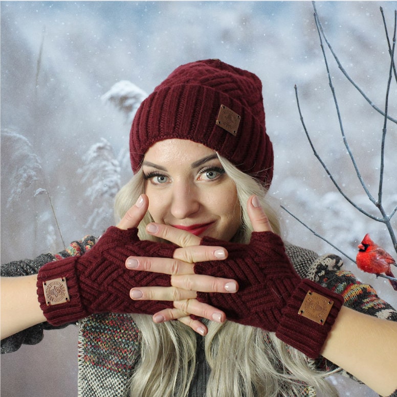 Burgundy Cashmere hat and fingerless gloves set, Cashmere beanie hat, Warm and soft winter cashmere set for women's. Gift for her