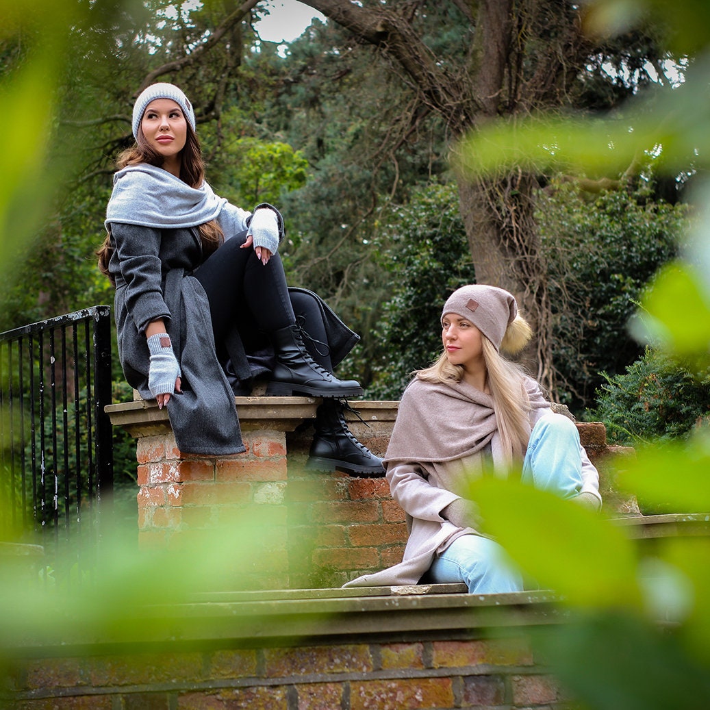 Ensemble en cachemire : bonnet à pompon en fausse fourrure, gants, écharpe, bonnet en cachemire, ensemble en tricot, ensemble en cachemire d'hiver chaud et doux pour femme, cadeau pour elle.