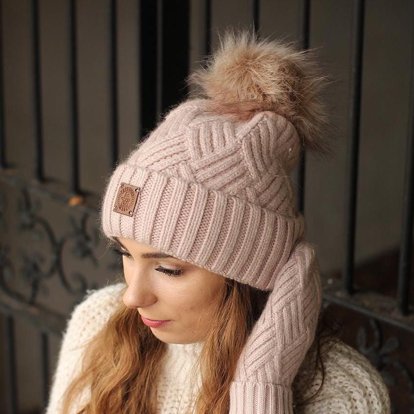 Bonnet chaud en cachemire pour femme avec pompon en fausse fourrure – Bonnet d'hiver doux, cadeau parfait pour elle