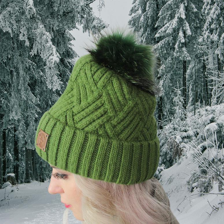 Green Warm Cashmere Women's Beanie with Fox Fur Pom Pom – Soft Winter Hat, Perfect Gift for Her