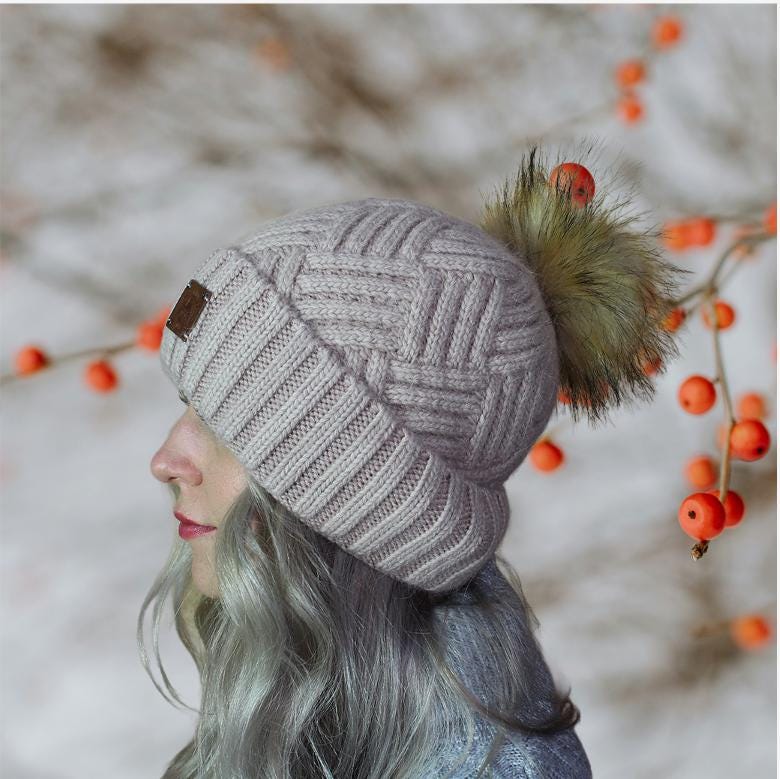 Warm Cashmere Women's Beanie with Faux Fur Pom Pom – Soft Winter Hat, Perfect Gift for Her