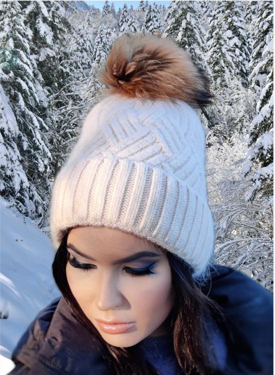 Warm Cashmere Women's Beanie with Fox Fur Pom Pom – Soft Winter Hat, Perfect Gift for Her