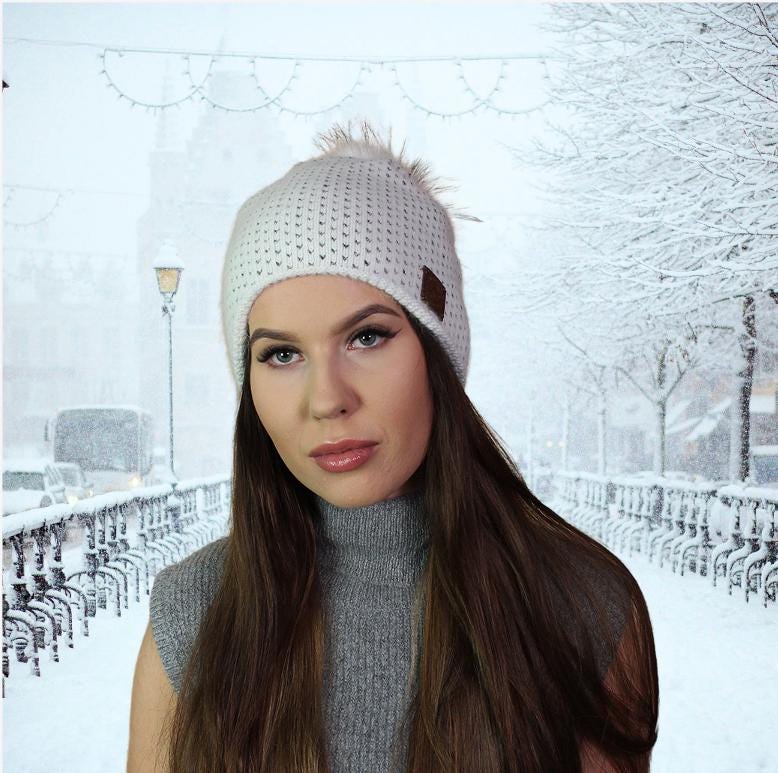 Bonnet en cachemire pour femme avec pompon en fausse fourrure | Bonnet d'hiver en tricot doux et confortable | Cadeau idéal pour elle