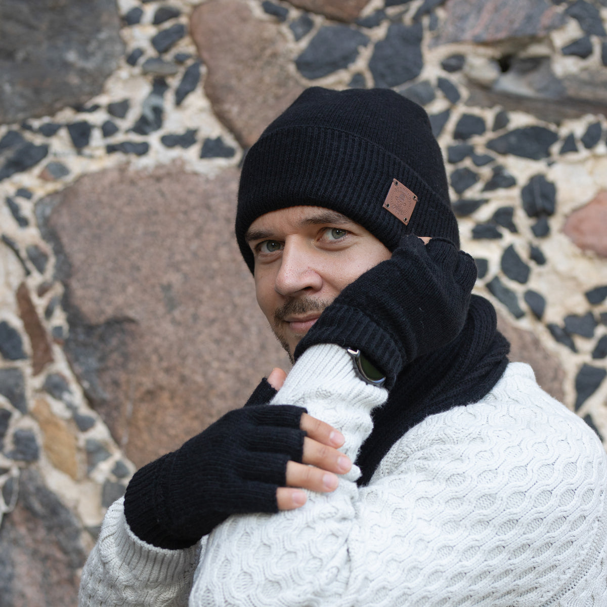 black Men’s Cashmere Fingerless Gloves