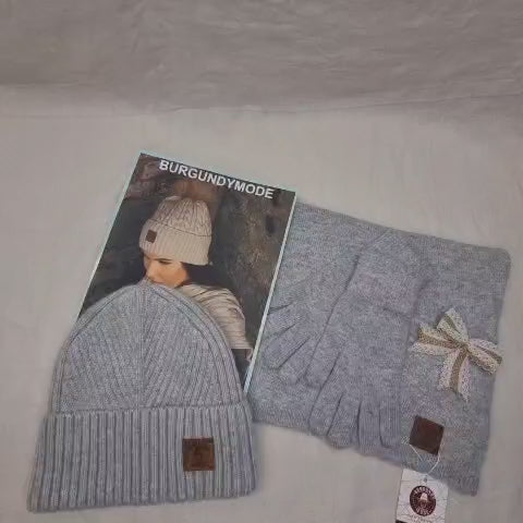 Kaschmir & 100 % REINE SEIDE Gefütterte Mütze – Wintermütze mit Kunstfellbommel, Frizz-frei, für lockiges Haar, luxuriöses Geschenk für sie
