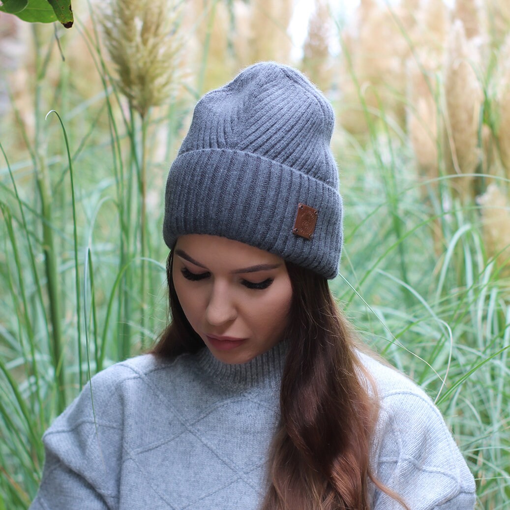 dark grey Silk-Lined Women’s Cashmere Hat – Soft & Warm Winter Beanie, Great for Curly Hair, Luxury Gift for Her