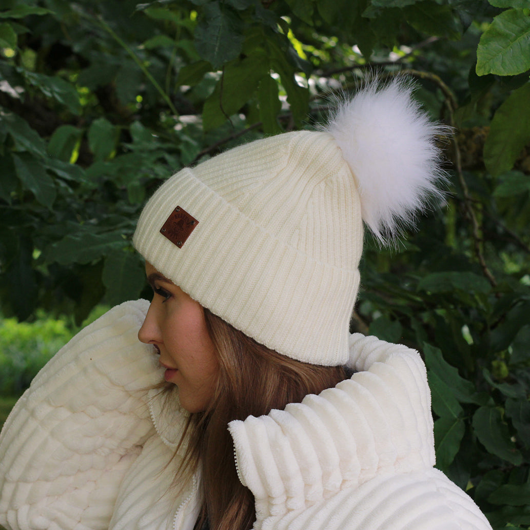 white Silk-Lined Cashmere Beanie for Women – Frizz-Free Winter Hat with Faux Fur Pom Pom, Cozy Gift for Her, Soft Warm Luxury Beanie 